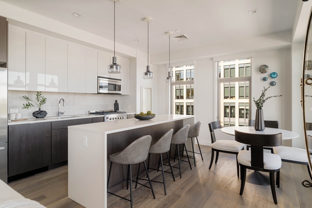 Somerville, Massachusetts 02145, United States, 3 Bedrooms Bedrooms, ,3 BathroomsBathrooms,Residential,Active,130176