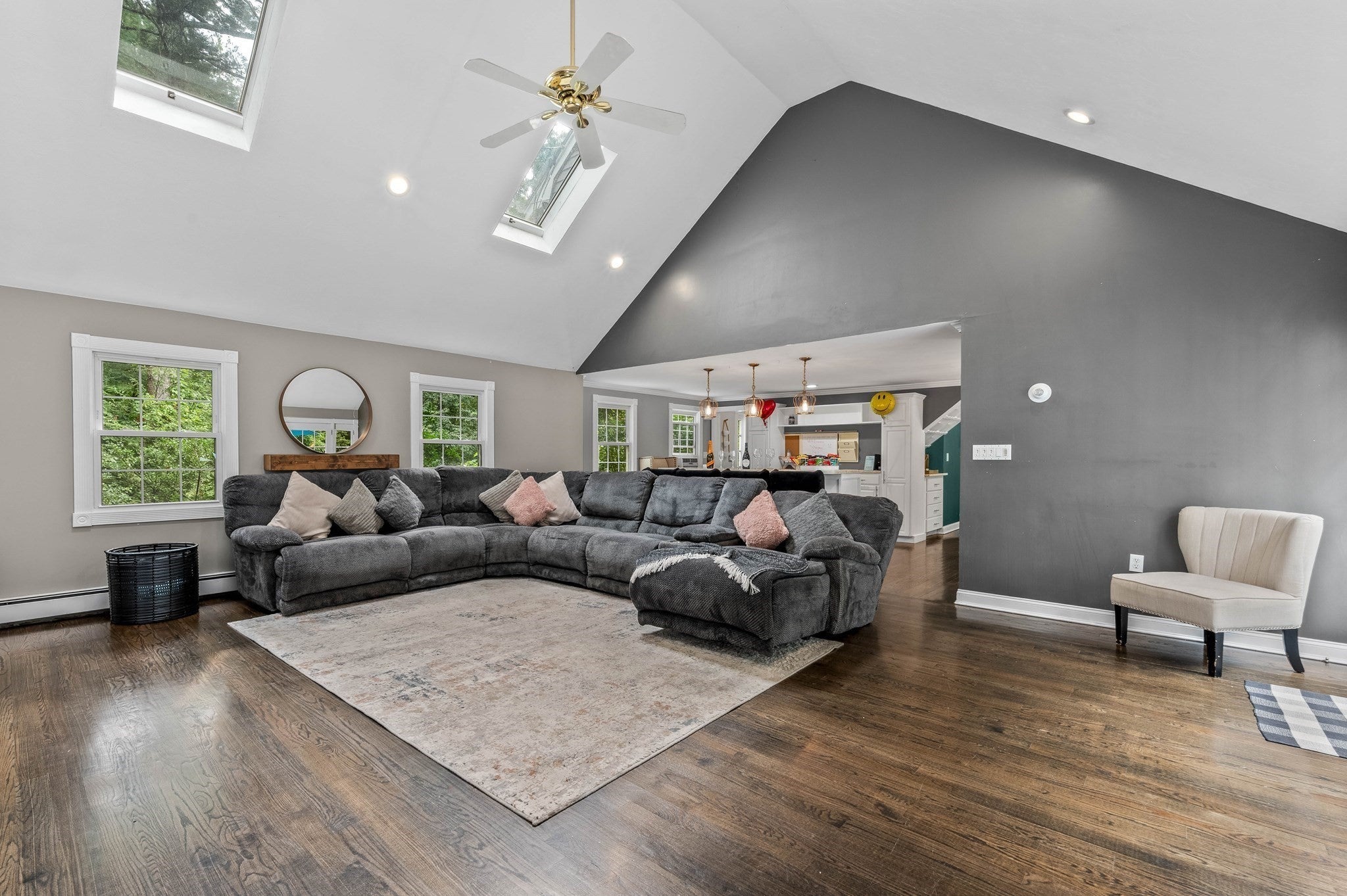 196 Mechanic St