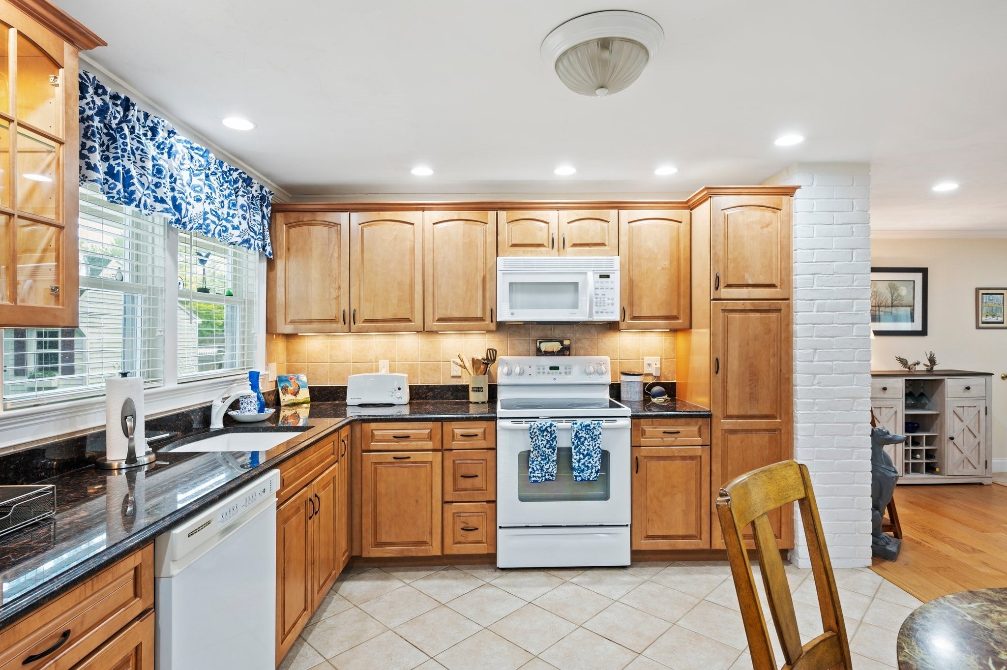 79 Brookville Ave, Brockton, MA Photo #10