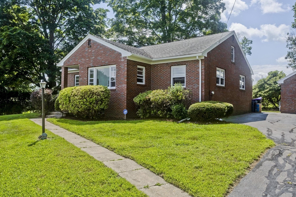 77 Elmore St