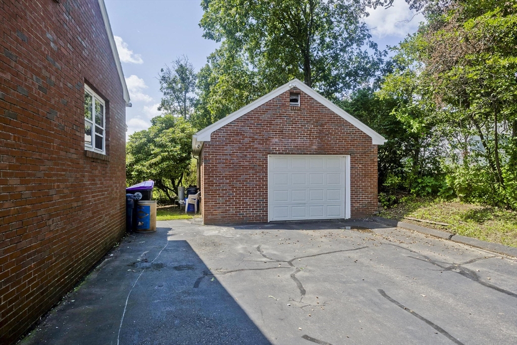 77 Elmore St