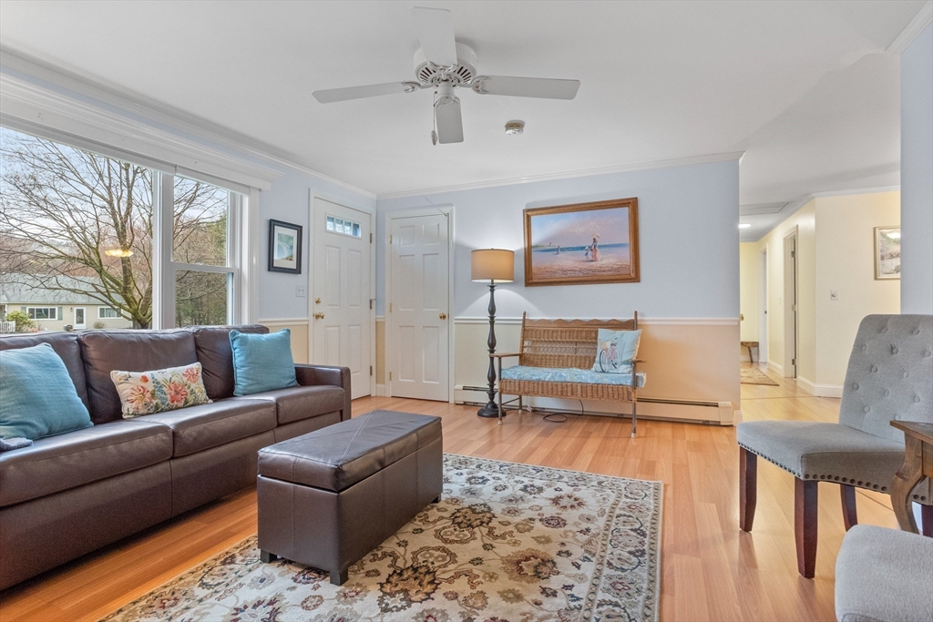44 Beach Point Rd