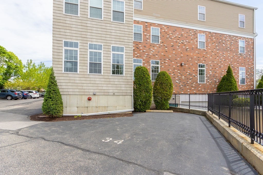 Quincy, Massachusetts 02169, United States, 2 Bedrooms Bedrooms, ,2 BathroomsBathrooms,Residential,Pending,130265