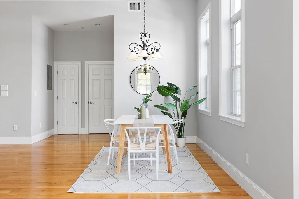 Quincy, Massachusetts 02169, United States, 2 Bedrooms Bedrooms, ,2 BathroomsBathrooms,Residential,Pending,130265