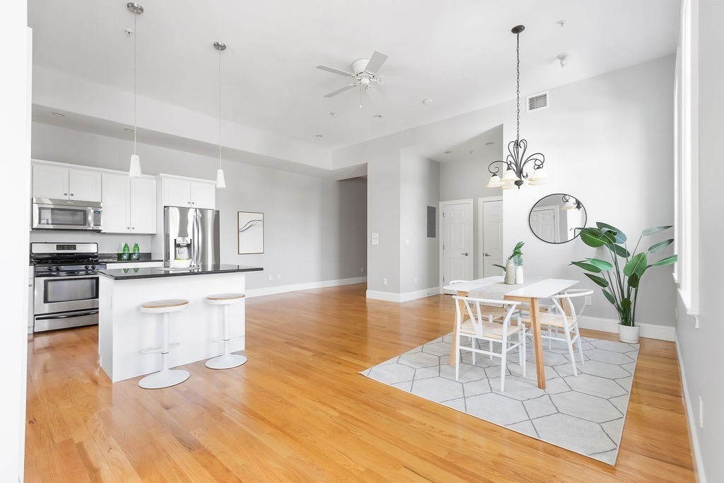 Quincy, Massachusetts 02169, United States, 2 Bedrooms Bedrooms, ,2 BathroomsBathrooms,Residential,Pending,130265