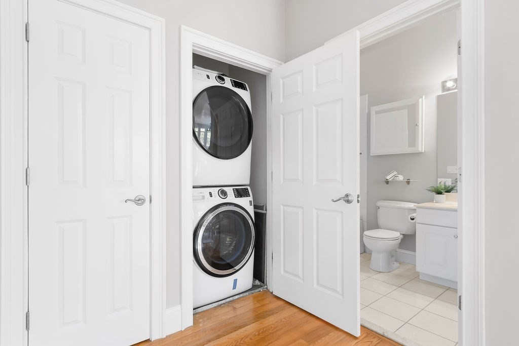 Quincy, Massachusetts 02169, United States, 2 Bedrooms Bedrooms, ,2 BathroomsBathrooms,Residential,Pending,130265