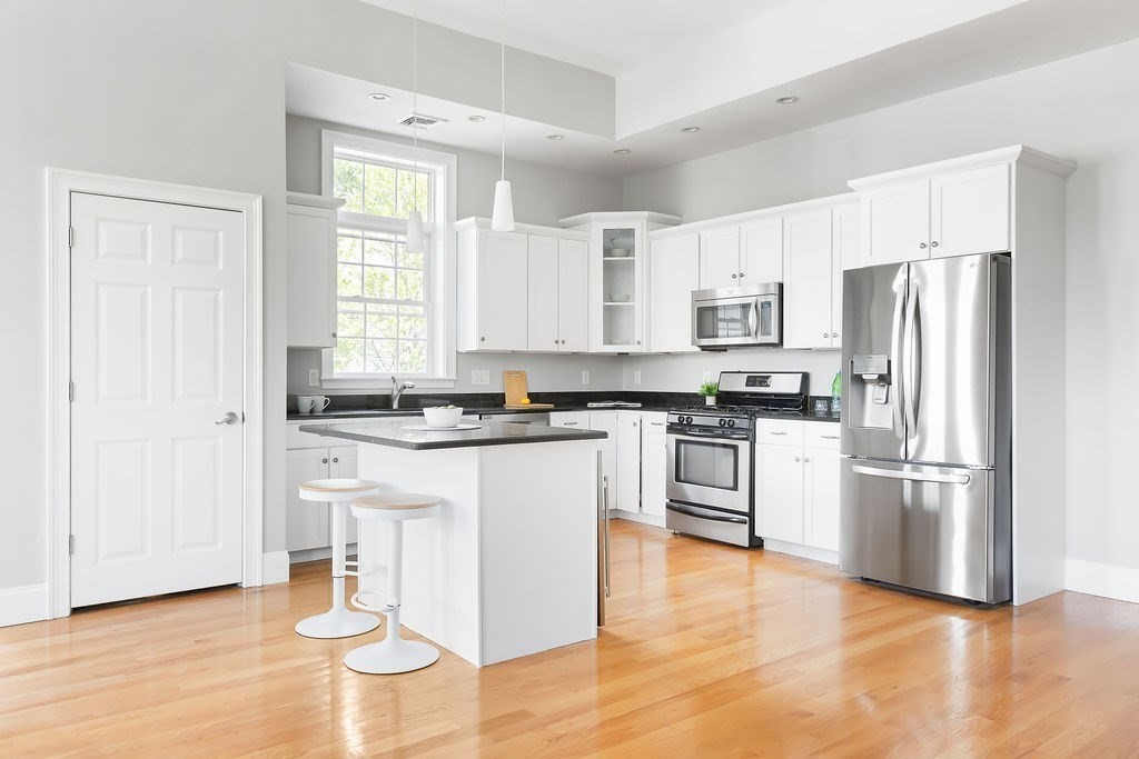 Quincy, Massachusetts 02169, United States, 2 Bedrooms Bedrooms, ,2 BathroomsBathrooms,Residential,Pending,130265