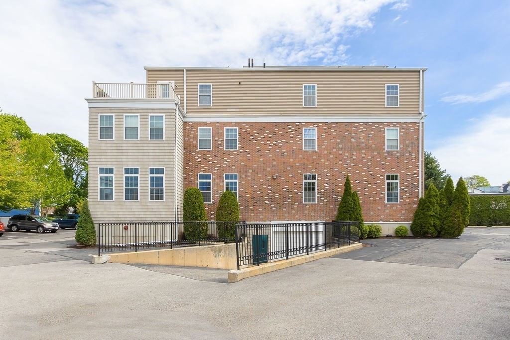 Quincy, Massachusetts 02169, United States, 2 Bedrooms Bedrooms, ,2 BathroomsBathrooms,Residential,Pending,130265