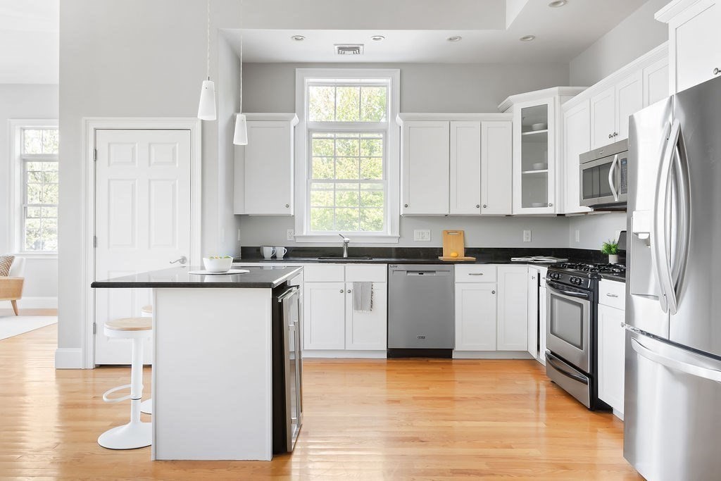 Quincy, Massachusetts 02169, United States, 2 Bedrooms Bedrooms, ,2 BathroomsBathrooms,Residential,Pending,130265