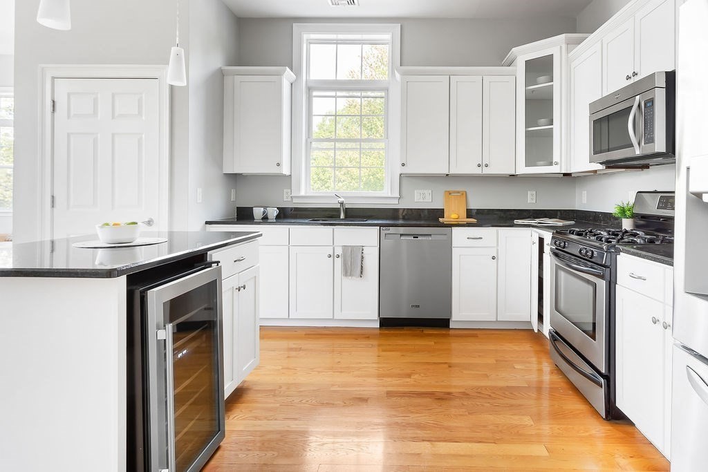 Quincy, Massachusetts 02169, United States, 2 Bedrooms Bedrooms, ,2 BathroomsBathrooms,Residential,Pending,130265