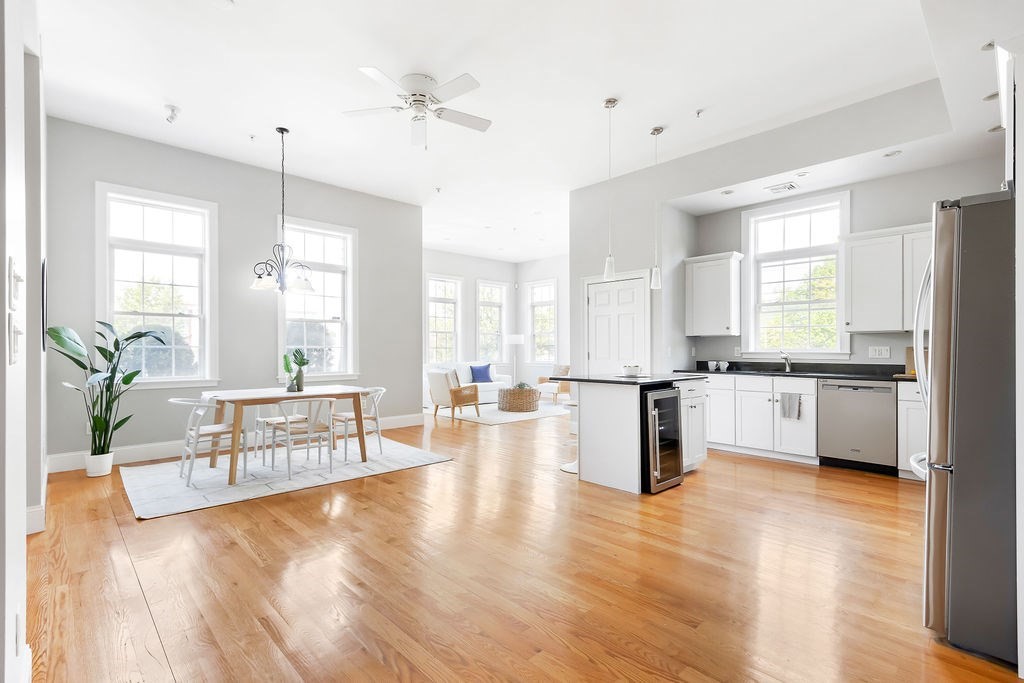 Quincy, Massachusetts 02169, United States, 2 Bedrooms Bedrooms, ,2 BathroomsBathrooms,Residential,Pending,130265