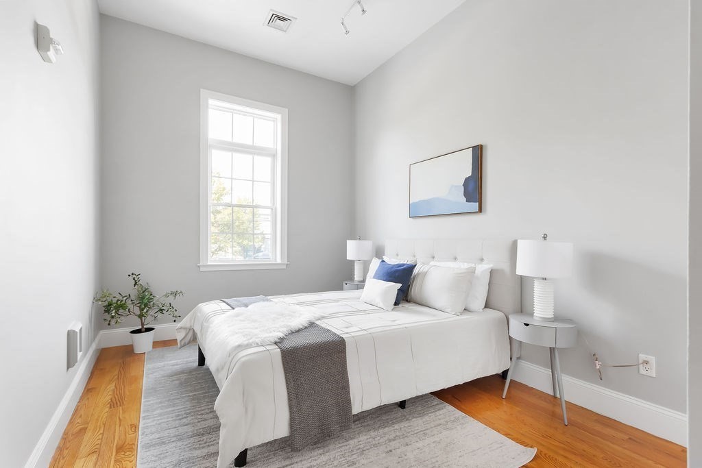 Quincy, Massachusetts 02169, United States, 2 Bedrooms Bedrooms, ,2 BathroomsBathrooms,Residential,Pending,130265