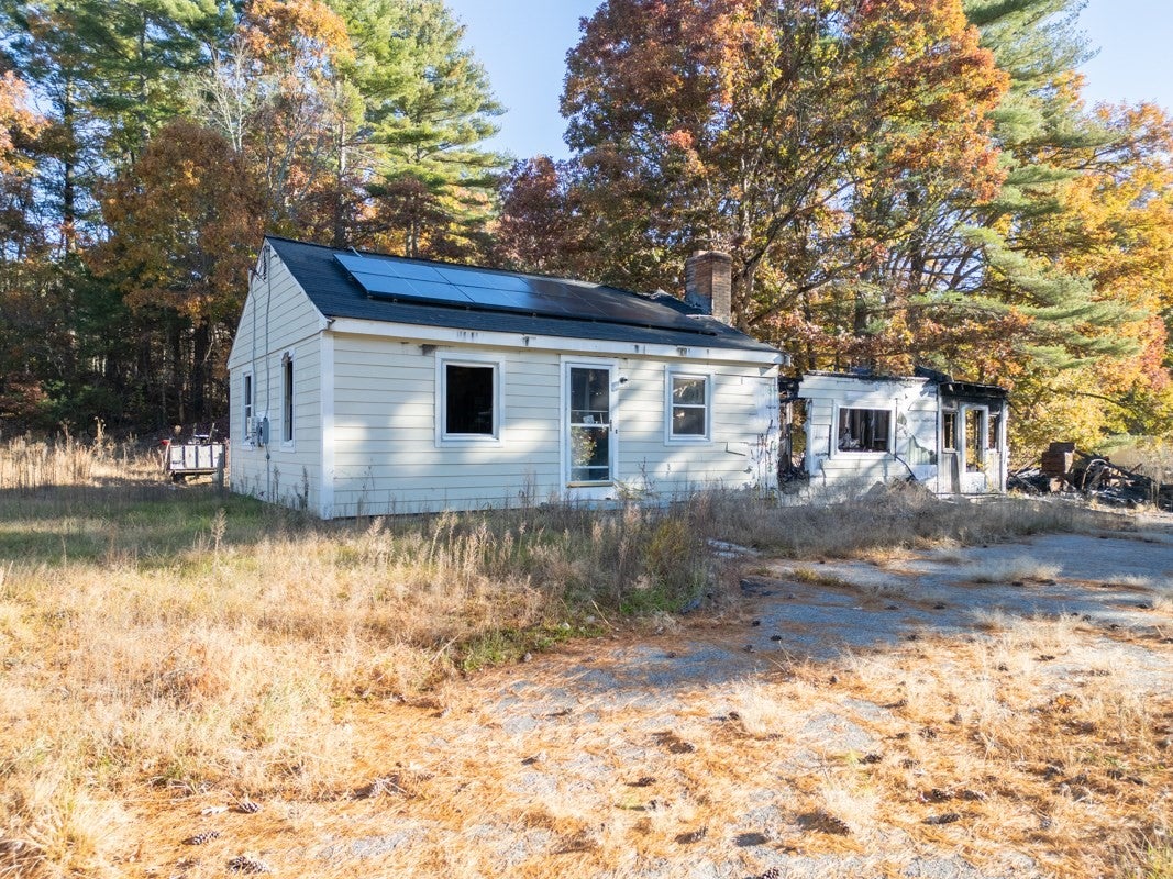 Photo of 5 Burgess Rd, Townsend, MA