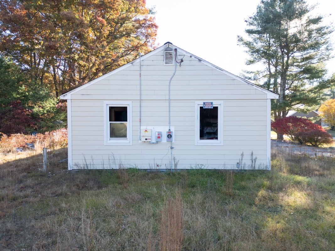 5 Burgess Rd