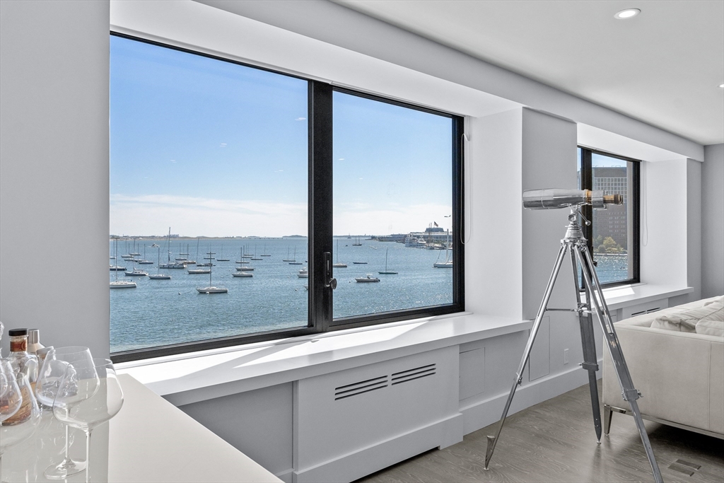 85 E India Row 4AB