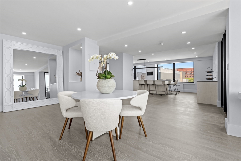 85 E India Row 4AB