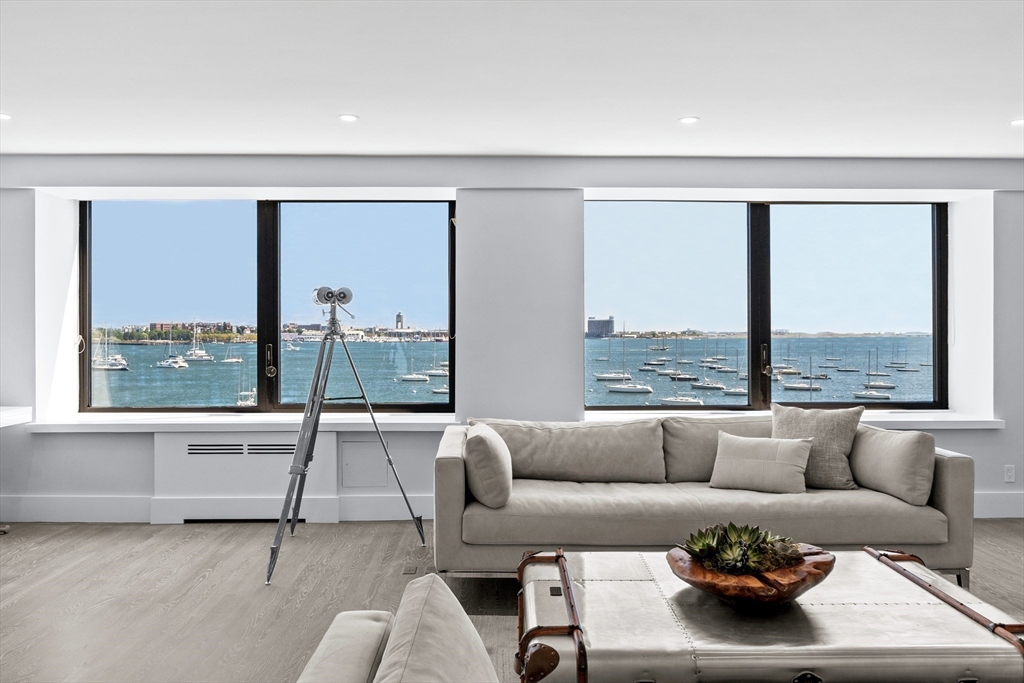 85 E India Row 4AB