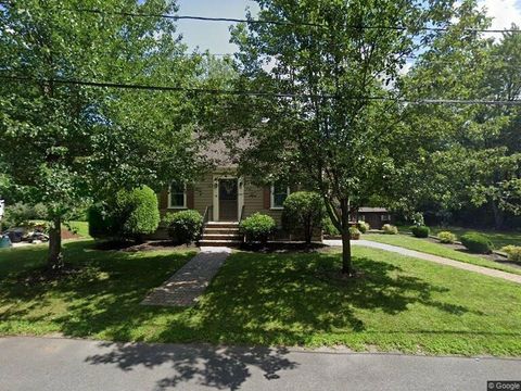 Photo of 34 Plymouth Rd #34, Reading, MA 01867 (MLS # 73493619)