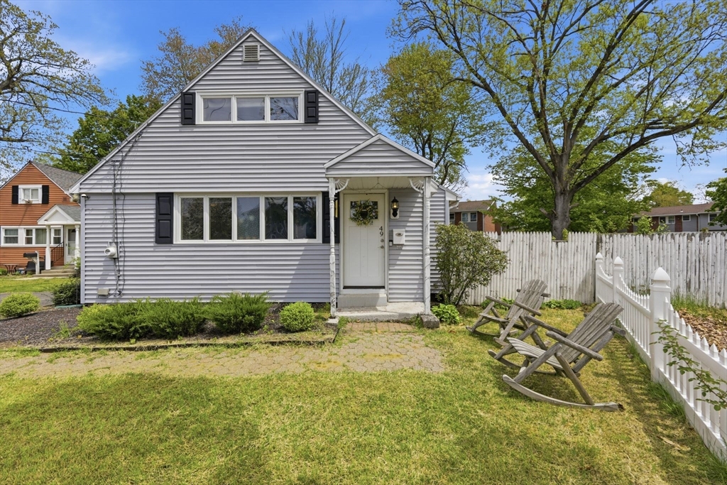 49 Canterbury Rd, Springfield, MA Photo #2