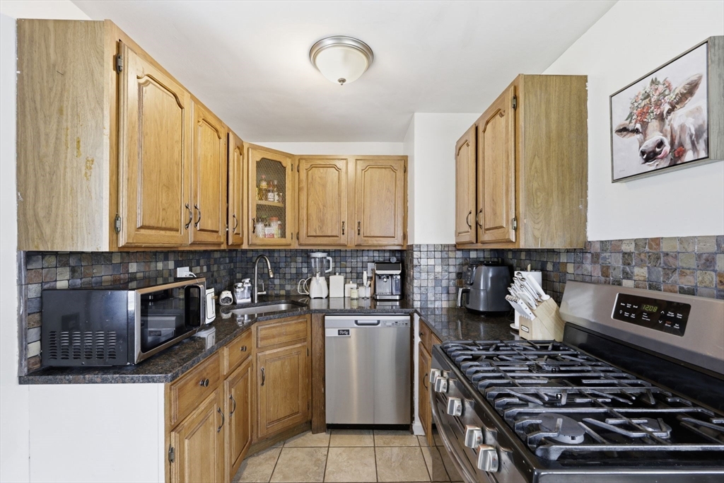 49 Canterbury Rd, Springfield, MA Photo #14