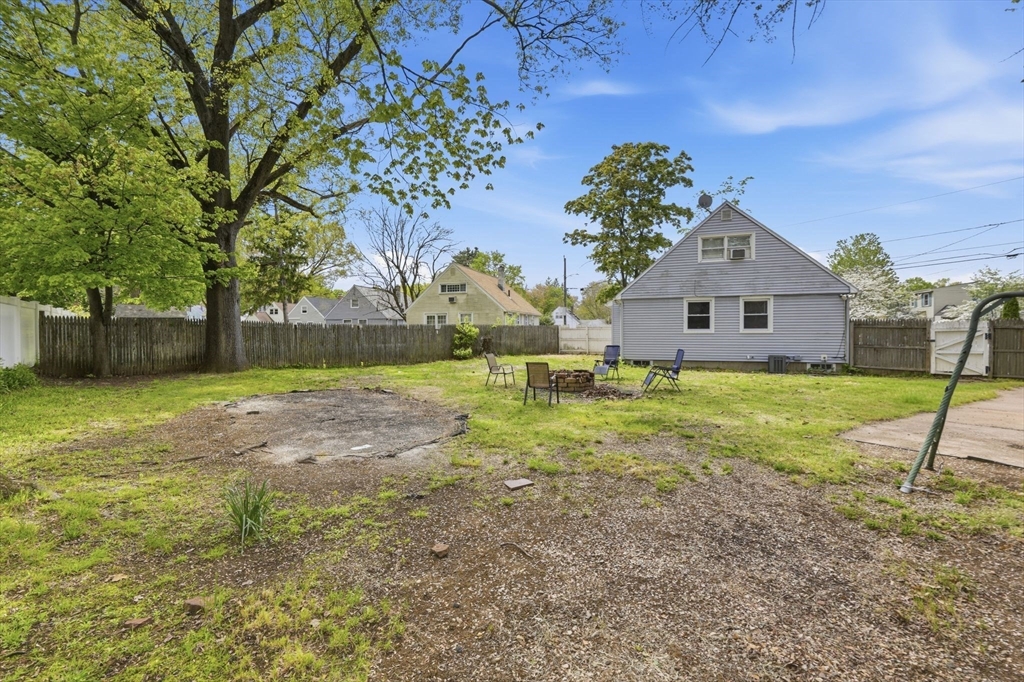 49 Canterbury Rd, Springfield, MA Photo #35