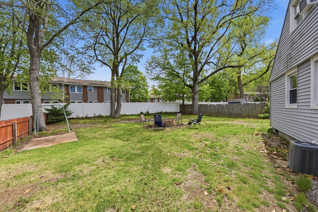 49 Canterbury Rd, Springfield, MA Photo #34