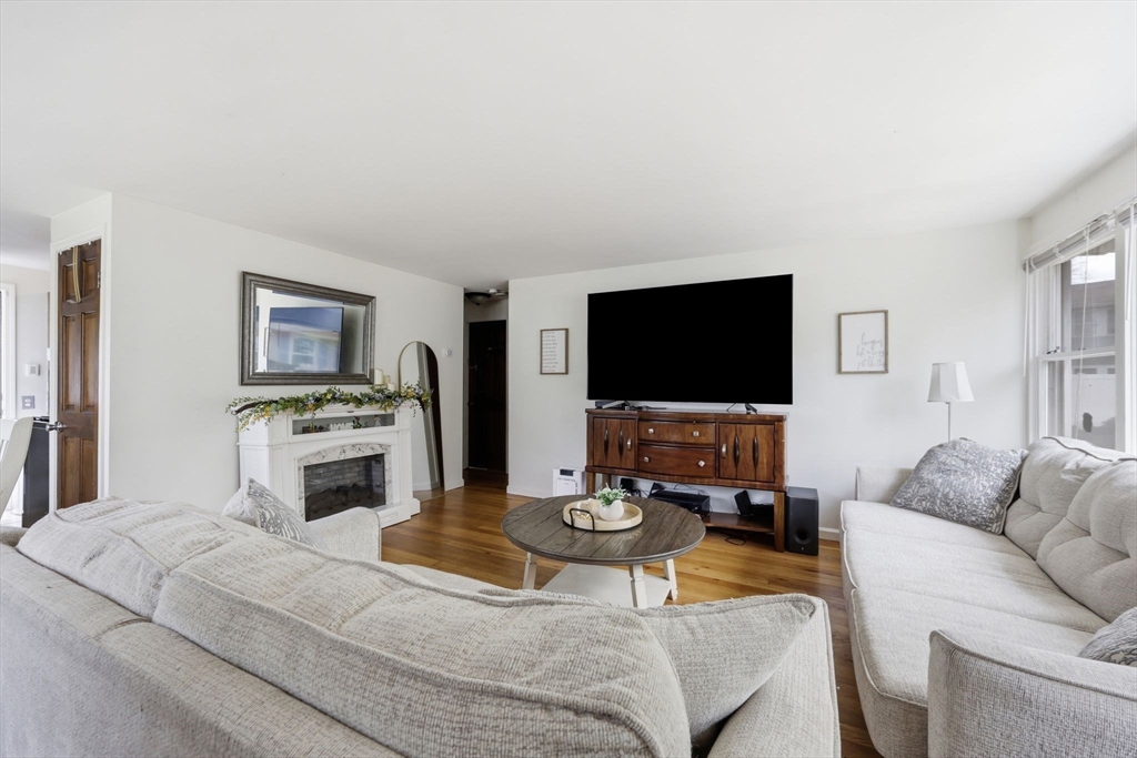 49 Canterbury Rd, Springfield, MA Photo #8
