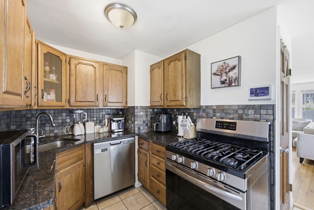 49 Canterbury Rd, Springfield, MA Photo #15