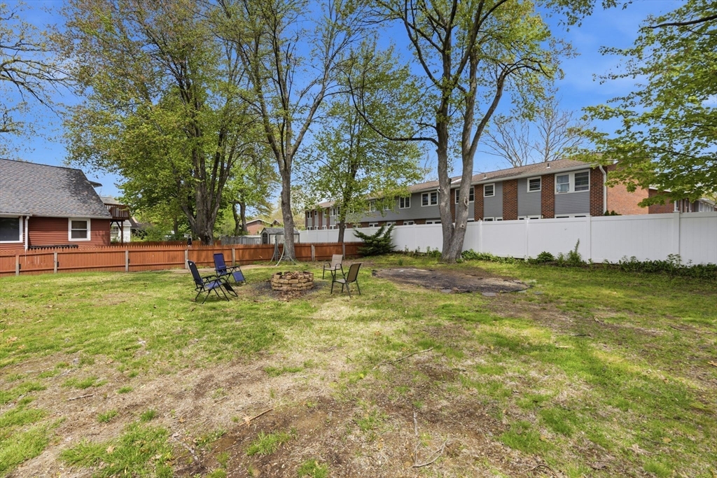 49 Canterbury Rd, Springfield, MA Photo #33