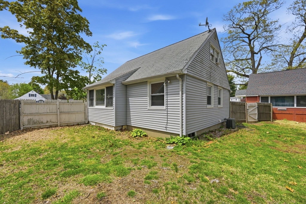 49 Canterbury Rd, Springfield, MA Photo #37