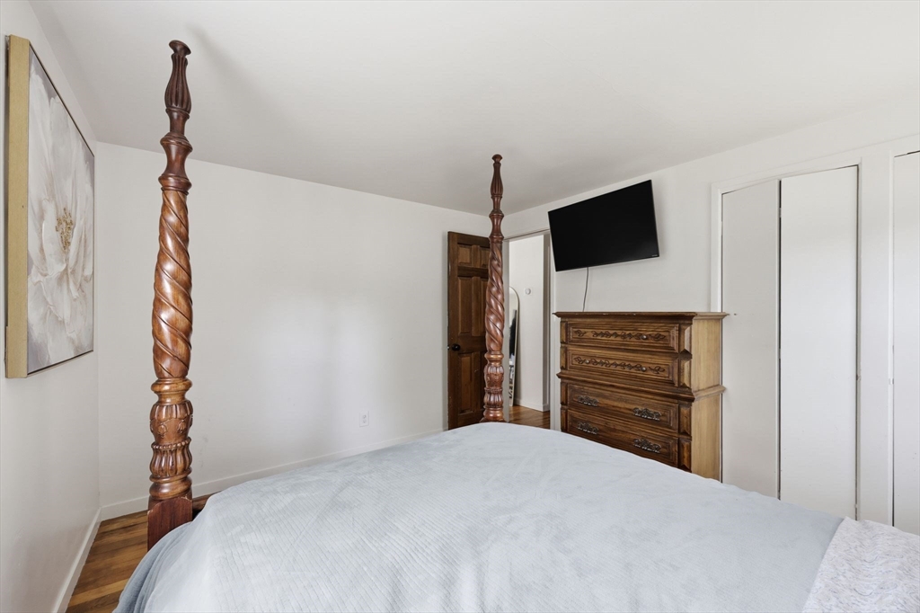 49 Canterbury Rd, Springfield, MA Photo #18