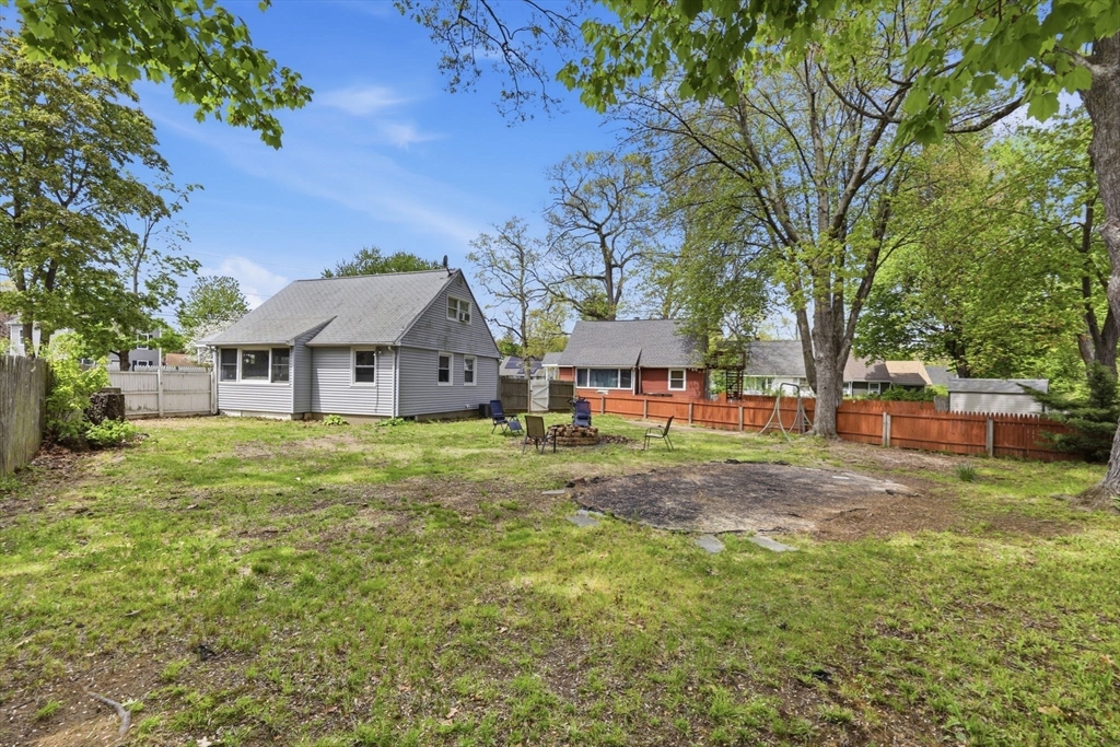 49 Canterbury Rd, Springfield, MA Photo #36