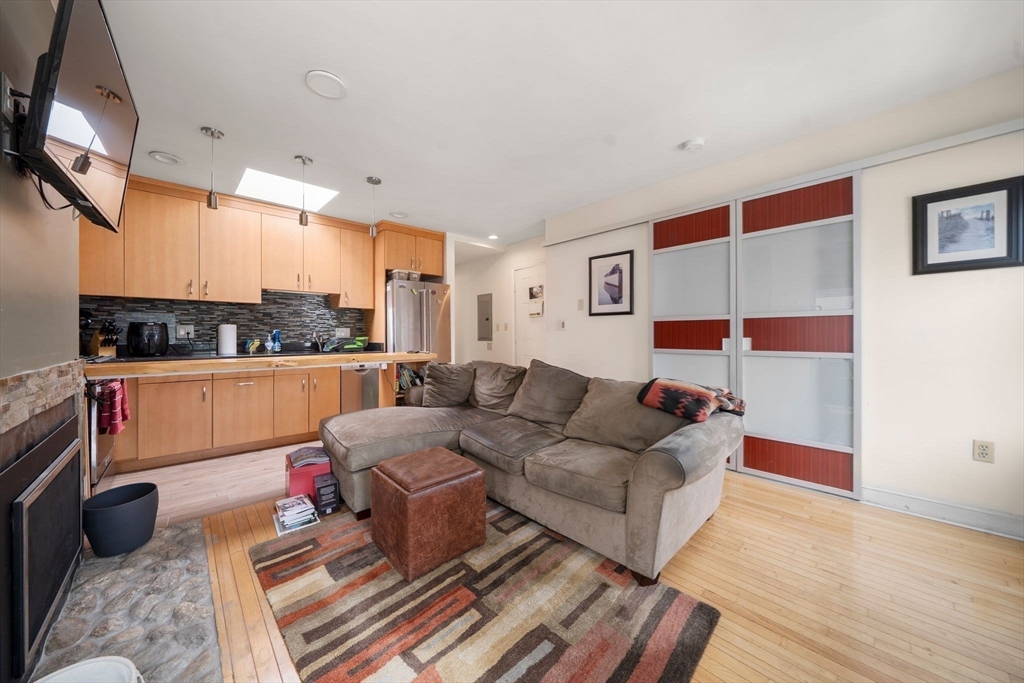 239 Dorchester St 3