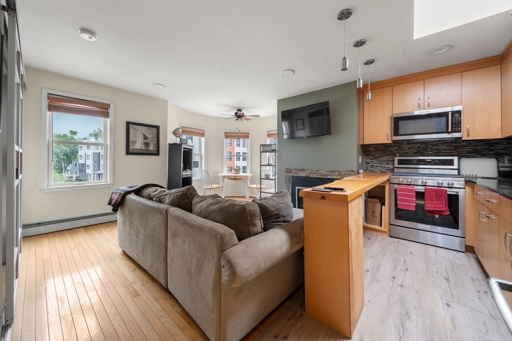 239 Dorchester St 3