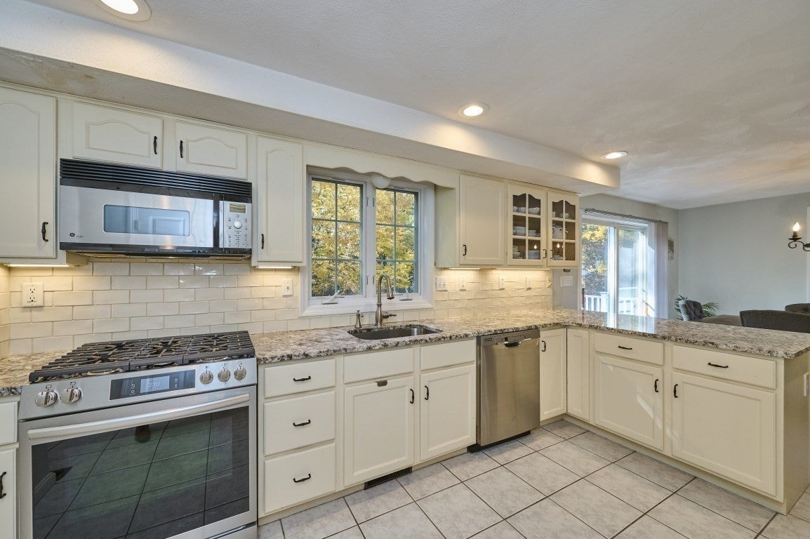 3 Suzannah Rd, Billerica, MA, 3 Suzannah Rd, Billerica, MA Photo #6