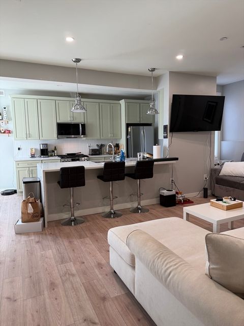 415 East 7th 2 Boston MA 02127