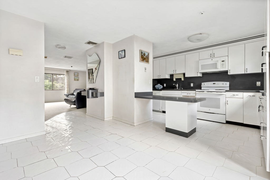 24 Crestview Dr 24
