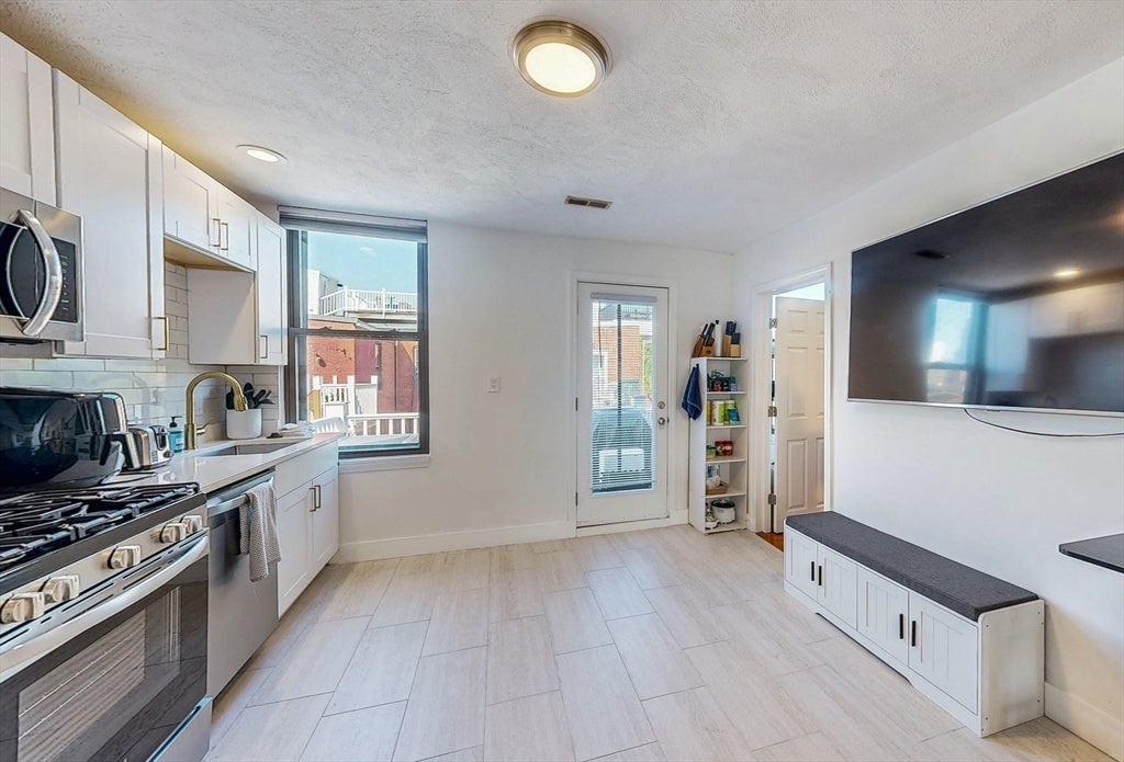 192 Athens St #3, Boston, MA, 192 Athens St #3, Boston, MA Photo #3