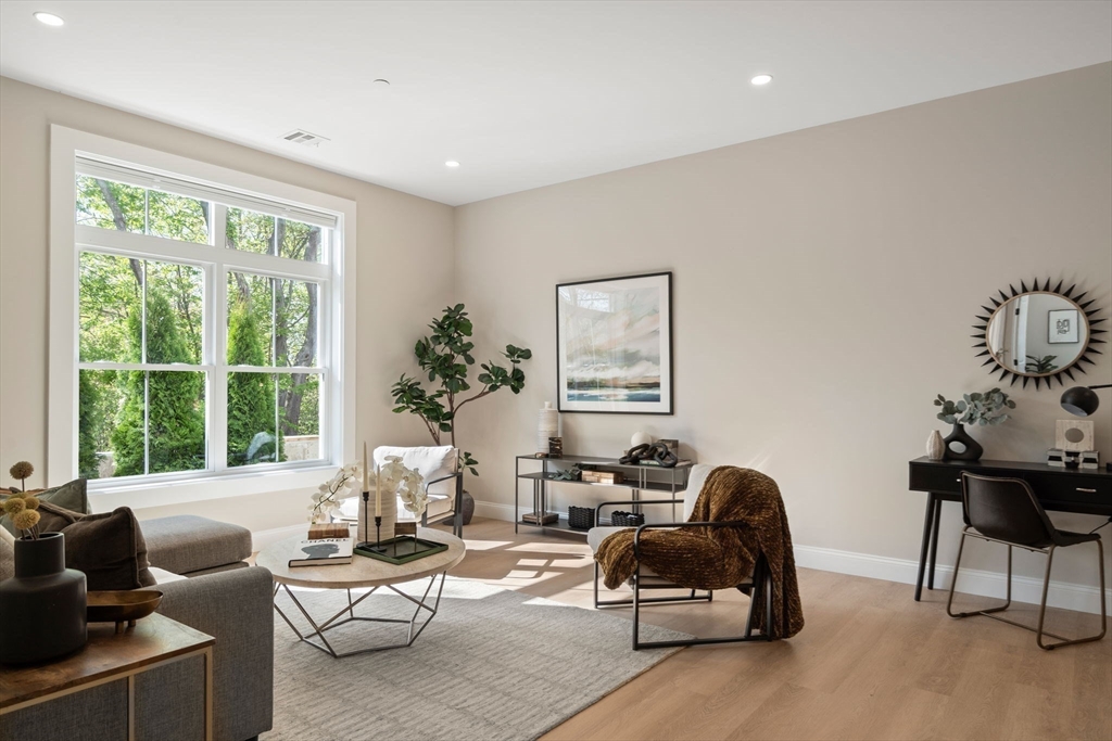 7 Cross St 306