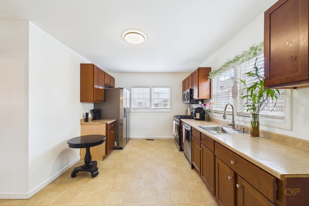 672 Kempton St, New Bedford, MA Photo #7