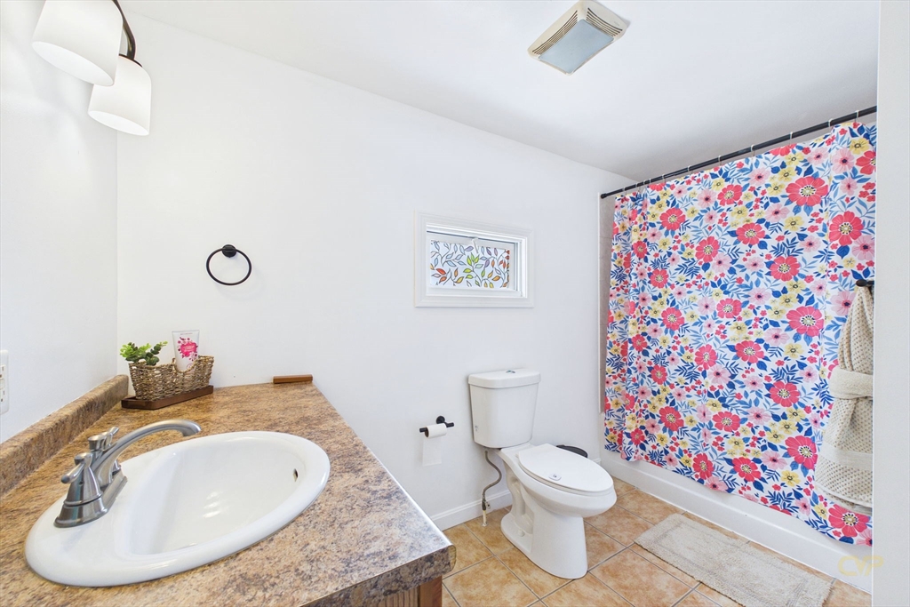 672 Kempton St, New Bedford, MA Photo #13