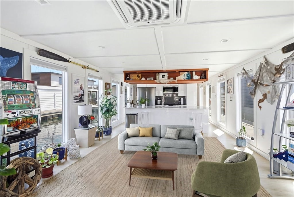 1 Pier 8 13th St B28