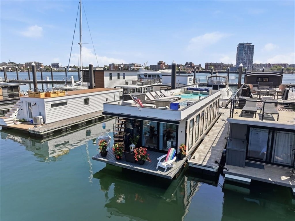 1 Pier 8 13th St B28