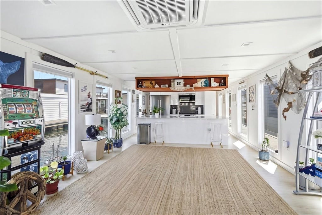 1 Pier 8 13th St B28