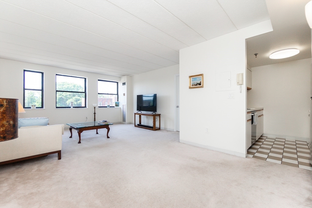 1933 Commonwealth Ave 604