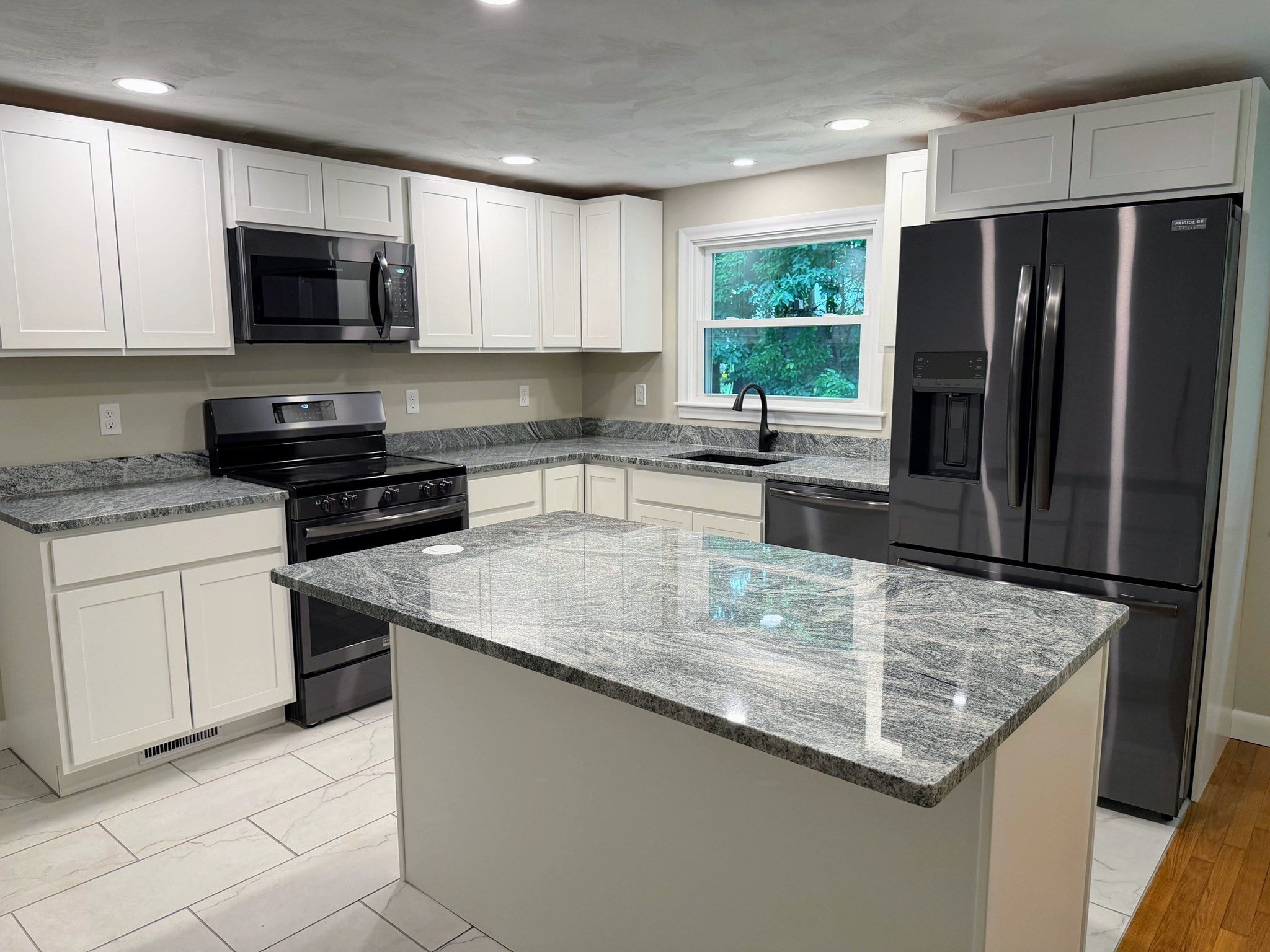 36 Stuart Ave, Leominster, MA Photo #7