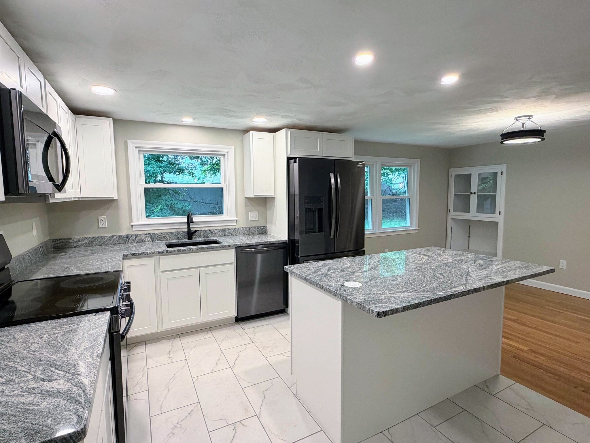 36 Stuart Ave, Leominster, MA Photo #8