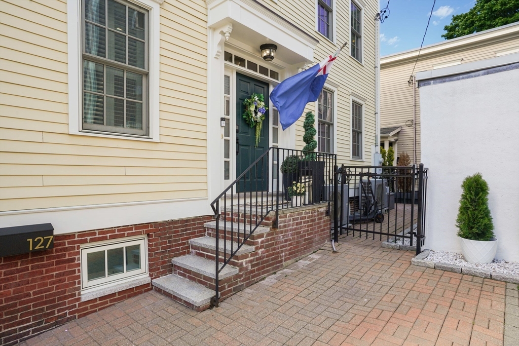 Photo of 127 High St, Boston, MA