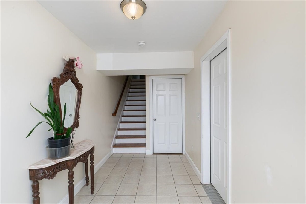 305 Lowell Ave 305