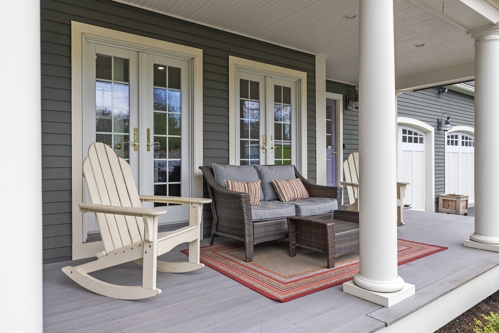 3 Stillwater Creek Ln